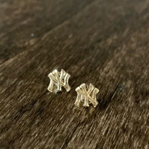 NY Yankees Gold Studs